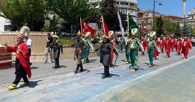 Bolu da sünnet şöleni coşkusu: İzzet Baysal Caddesi nde mehterli yürüyüş Bolu Haberleri Habertürk Yerel Haberler