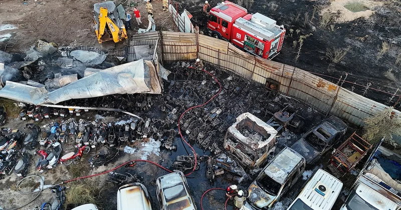 Yediemin otoparkında yangın: Araçlar ve motorlar küle döndü Sözcü Gazetesi