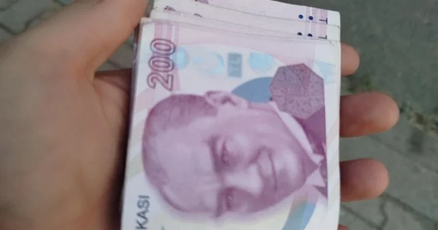 Gençler yolda buldukları parayı polise teslim etti Ordu Haberleri Habertürk Yerel Haberler