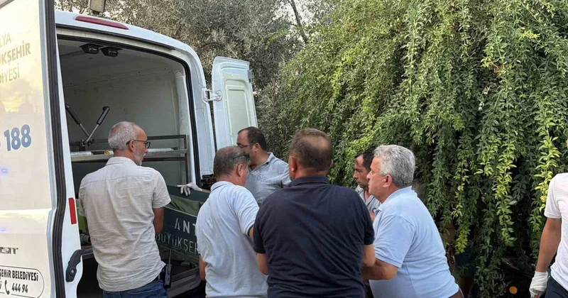 Eve giren komşular korkunç manzarayla karşılaştı