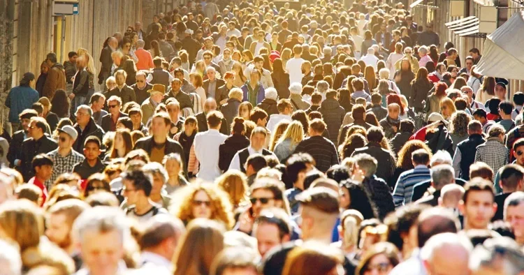 Dünya nüfusu yarı yarıya azalmalı! Uzmanlardan gezegenin geleceği için radikal çözüm