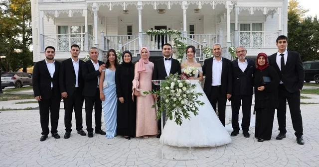 İş, siyaset ve cemiyet dünyası bu düğünde buluştu İş insanı Cengiz Ünal, oğlu Ali Rıza yı görkemli törenle evlendirdi Karabük Haberleri Habertürk Yerel Haberler