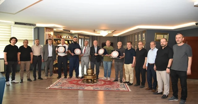 Elazığ Ticaret Borsası nda emek veren meclis üyelerine teşekkür plaketi Elazığ Haberleri Habertürk Yerel Haberler