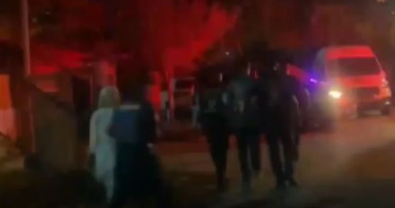 Bakırköy de genel adaba ve ahlaka aykırı davranan çifte gözaltı