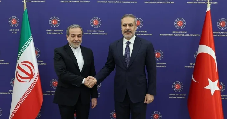 İranlı mevkidaşı Arakçi ile görüşen Bakan Fidan dan kalıcı barış vurgusu