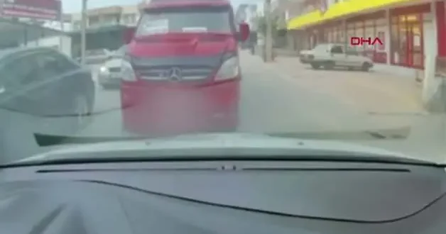 Mersin de ters şeride giren dolmuş şoförünün ehliyetine el konuldu