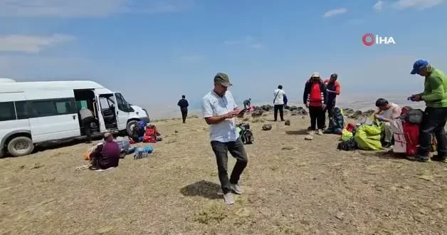 İranlı 13 dağcı, Süphan Dağı nın zirvesine ulaştı