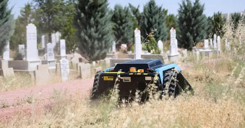 Konya Büyükşehir, mezarlarda robot kullanmaya başladı