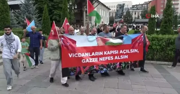 Erzurum da sağlıkçılar 142. kez Gazze için yürüdü