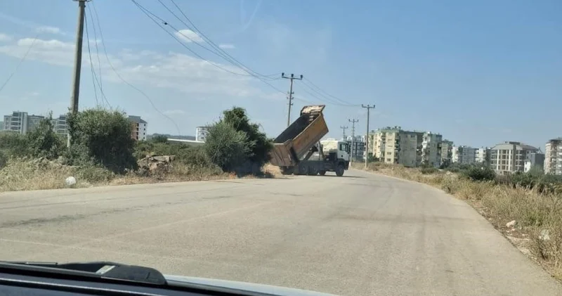 Kaçak moloz döktü, telleri kopardı, yangına neden oldu! Son dakika haberleri