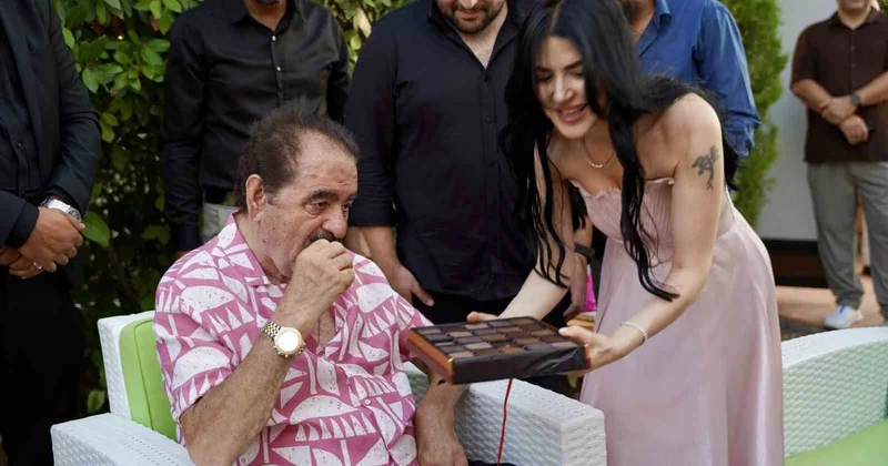 İbrahim Tatlıses’in evinde mutlu gün: Manevi kızına isteme töreninde beşi bir yerde taktı