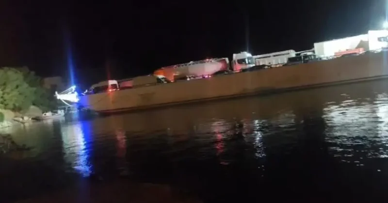 Elazığ Pertek feribotunda motor arızası: İskeleye bir süre yanaşamadı