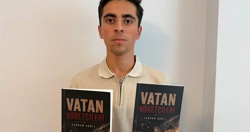 17 yaşındaki depremzede Furkan, ikinci kitabını çıkardı