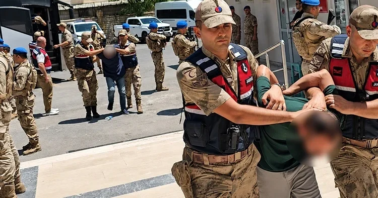 Sahte kontrol noktasıyla 13 kiloluk altın hırsızlığı: Şüpheliler adliyede