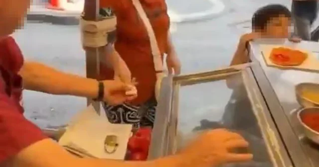 Çocuğu için lahmacun almak isteyen kadına 5 ten az satmam diyen seyyar satıcının tezgahı kaldırıldı Adana Haberleri Habertürk Yerel Haberler