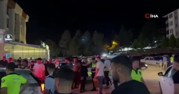 Karabük te şoke eden kaza: Fren yerine gaza basınca kafeye girdi