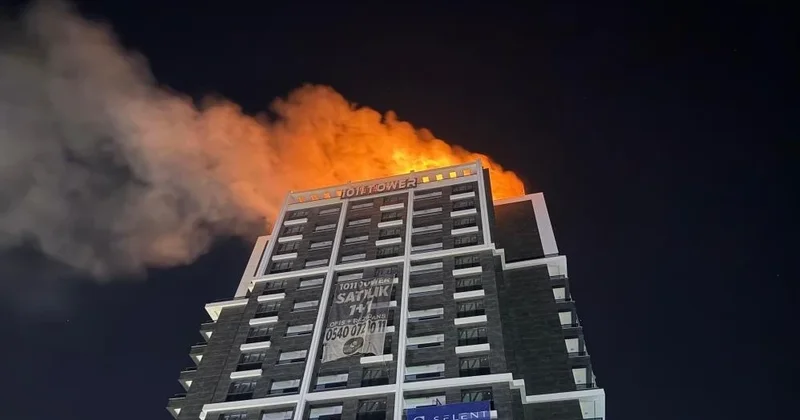 Ankara da iş merkezinin çatısında yangın