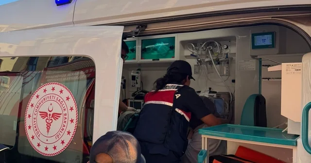Balkon demirlerinde asılı kalan kadını, alt kattaki balkona tırmanarak kurtardı Diyarbakır Haberleri Habertürk Yerel Haberler