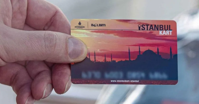 Beşiktaş ın yıldızı İstanbul u böyle keşfediyor! İETT ye binip Taksim e gitti