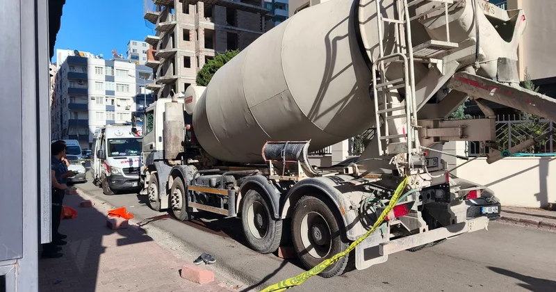 Adana Seyhan da geri manevra yapan beton mikseri bir yayanın ölümüne neden oldu