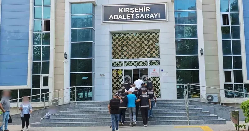 Kırşehir’de iş yerine çağırdıkları kişileri dövüp gasp ettikleri iddiasıyla 4 şüpheli tutuklandı