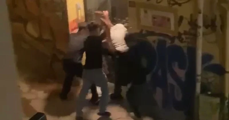 Babaları yaşındaki adamı darbedip telefon ve parasını gasp ettiler