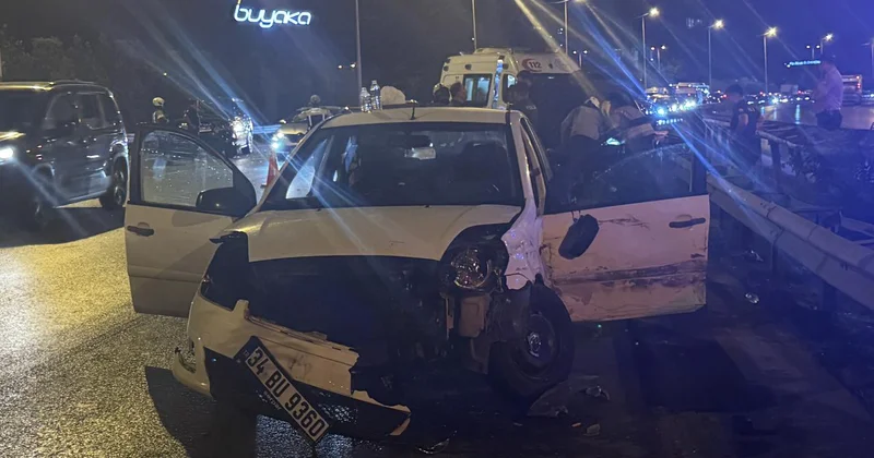 Ümraniye de zincirleme trafik kazasında 3 kişi yaralandı