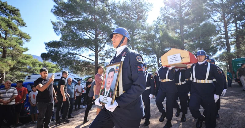 Gemi faciasında ailesi için kendini feda etti! Kahraman jandarma uzman çavuşa acı veda