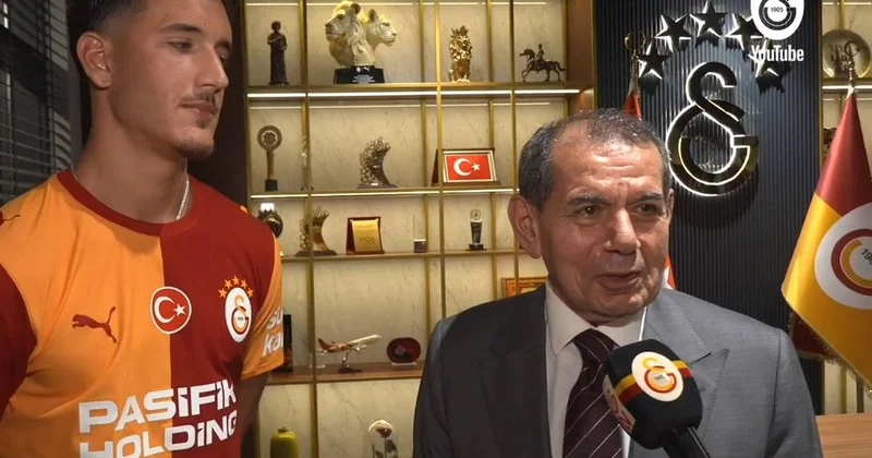 Dursun Özbek konuşurken Deniz Gül ün yaptığı tepki çekti: Başkanın yanında hoş değil