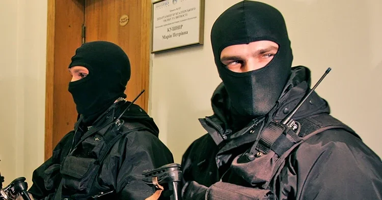 İstihbarat teşkilatları karşı karşıya! Kiev de silahlı çatışma: 1 ölü 2 yaralı