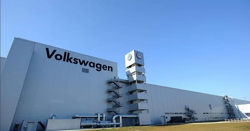 Volkswagen de kriz büyüyor! 4 fabrika kapanabilir: 50 bin kişi işini kaybedecek