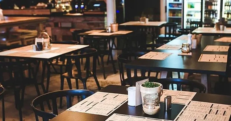Türkiye’de de çok sayıda şubesi olan restoran zinciri satıldı, CEO istifa etti