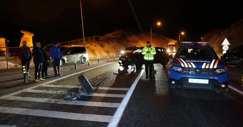 Nevşehir Ürgüp te iki otomobil çarpıştı, 3 ü Çinli turist 5 kişi yaralandı.