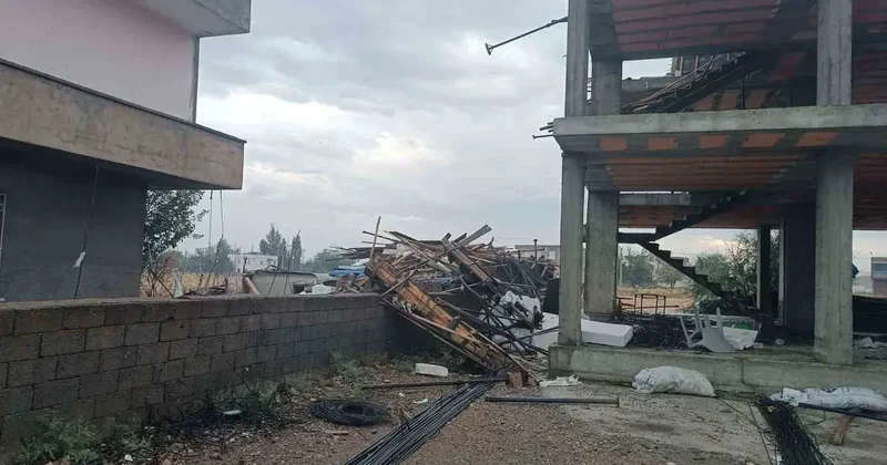 Fırtına da cami minaresi ve ağaç devrildi, çatı yıkıldı
