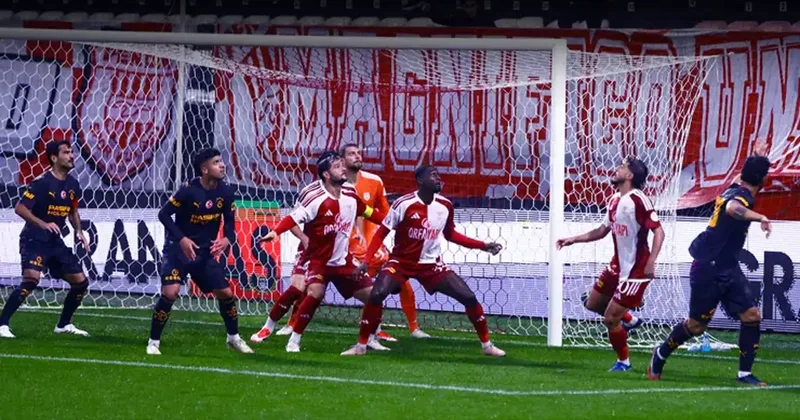 ÖZET Galatasaray 3 0 dan geri döndü! Pendikspor 3 3 Galatasaray maç sonucu Fanatik Gazetesi Galatasaray (GS) Haberleri Spor