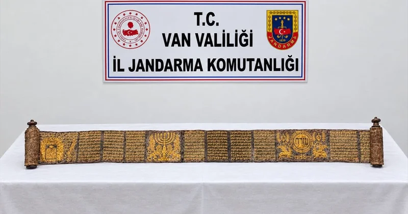 Tevrat olduğu değerlendirilen 310 santimetrelik eser Van İpekyolu da ele geçirildi