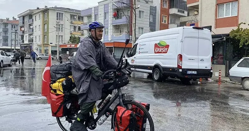 Çanakkale’den umre için Mekke’ye bisikletle yola çıktı
