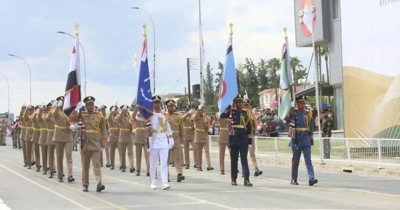 Rum dan provokatif tören! İsrail silahıyla sözde bağımsızlık günü!