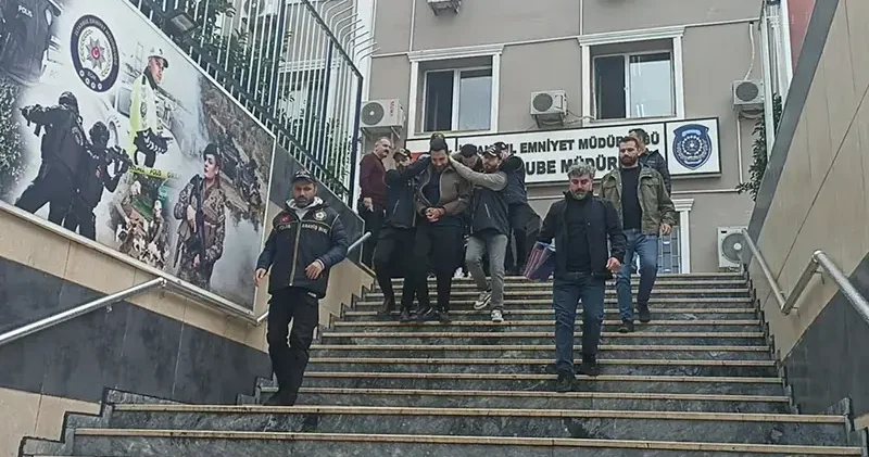 Sanal medyada şiddet içerikli yayınlar yaptığı belirlenen 10 şüpheli adliyeye sevk edildi