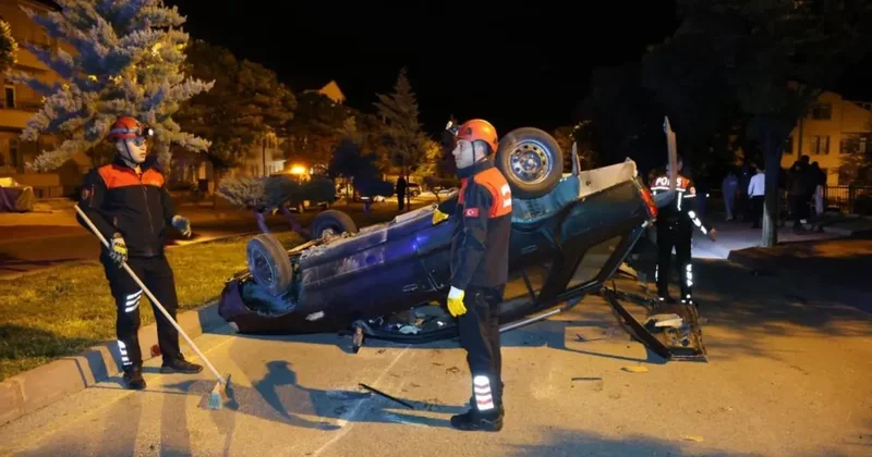 Nevşehir de yarış yaptıkları iddia edilen iki otomobil kavşakta kazaya karıştı: 6 yaralı