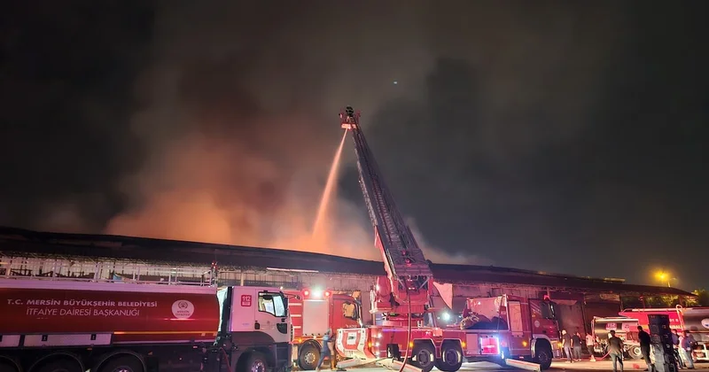 Sebze halinde korkutan yangın: 22 iş yeri zarar gördü Sözcü Gazetesi