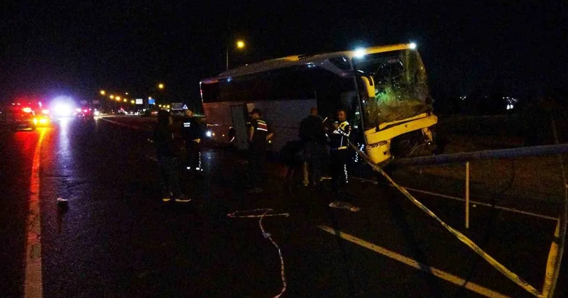 Malatya Yeşilyurt ta otobüs ile araç çarpıştı, 2 kişi öldü, 3 kişi yaralandı