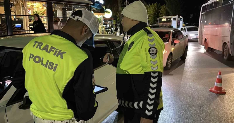 Ehliyetinin süresi dolan sürücü, doğum gününde aracını eşine bırakmak zorunda kaldı