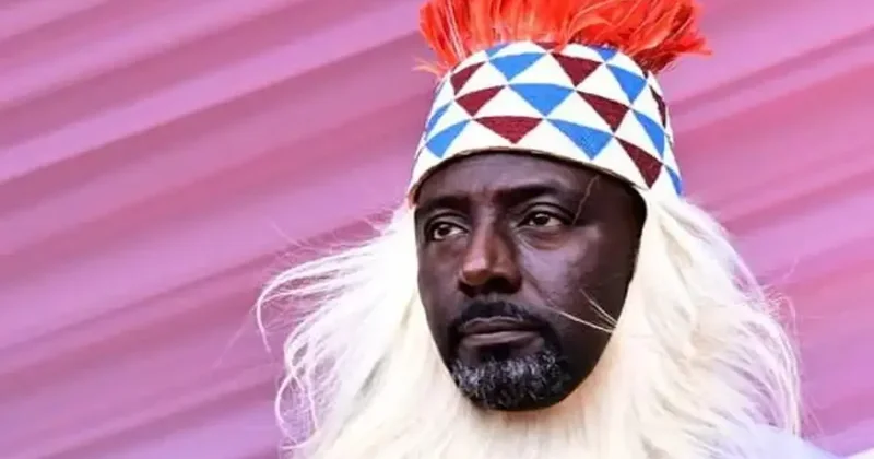 Ülkenin en ünlü gazetecisiydi! Bir gecede kral oldu! Uganda da ilginç krallık seçimi