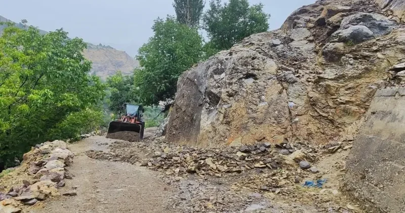 Sason da heyelan ve taş düşmeleri nedeniyle kapanan köy yolları ulaşıma açıldı