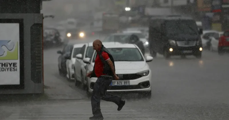 İstanbul dahil 11 ilde sağanak ve fırtına alarmı! Hızı 70 km’yi bulacak