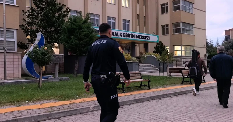 Ehliyet sınavında kulağındaki kopya düzeneği ortaya çıktı: 18 yaşındaki adaya 2 yıl yasak