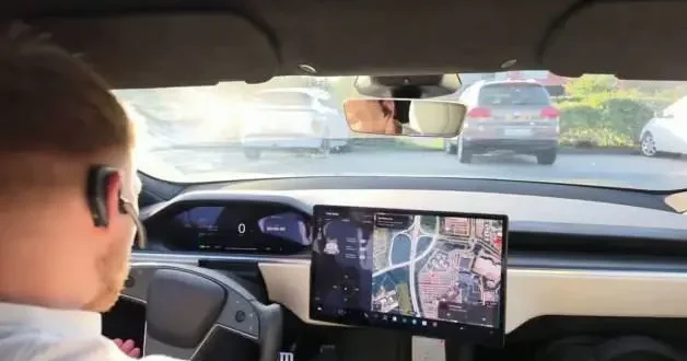 Tesla da 286 km hıza ulaşan sürücü dehşeti yaşadı! Araç hurdaya döndü