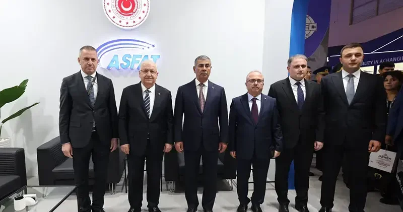 Bakan Güler, Azerbaycan Uluslararası Savunma Fuarı’nı ziyaret etti