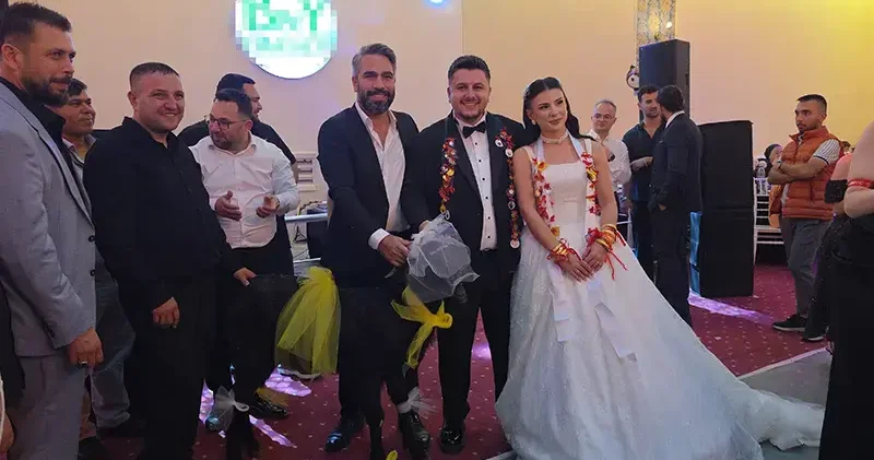 Adana da düğünde gelin ve damada keçi hediye edildi